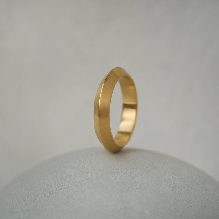 Apex | Knife Edge Ring Band