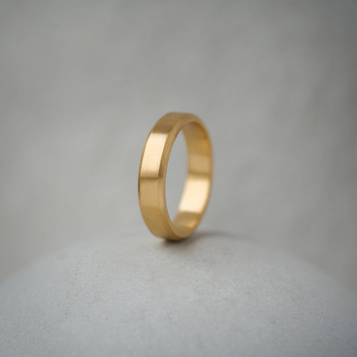 Oblique | Bevel Edge Ring Band