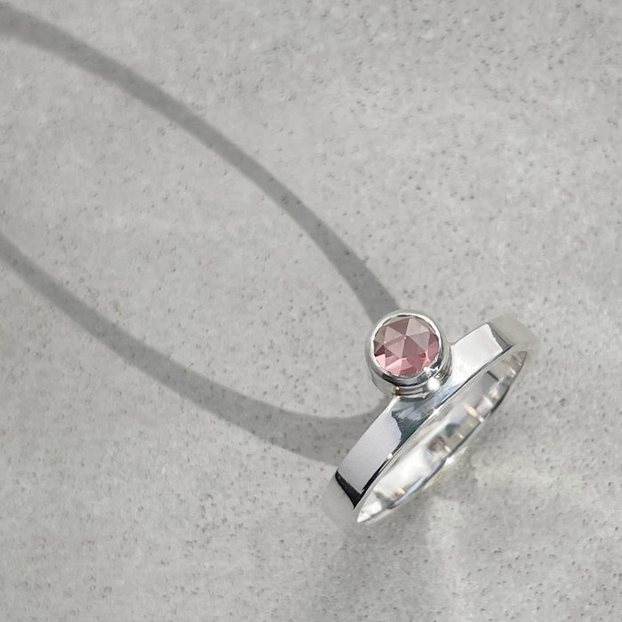 Rose garnet argentium silver ring, by Natalie Vernazza elegant jewellery