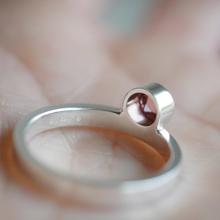 Rose garnet argentium silver ring, by Natalie Vernazza elegant jewellery