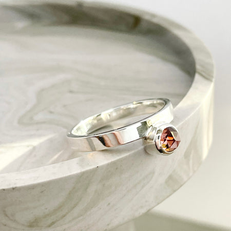 Rose garnet argentium silver ring, by Natalie Vernazza elegant jewellery