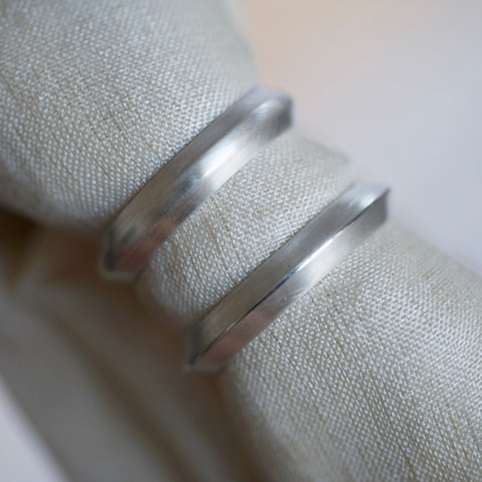 Apex | Knife Edge Ring Band