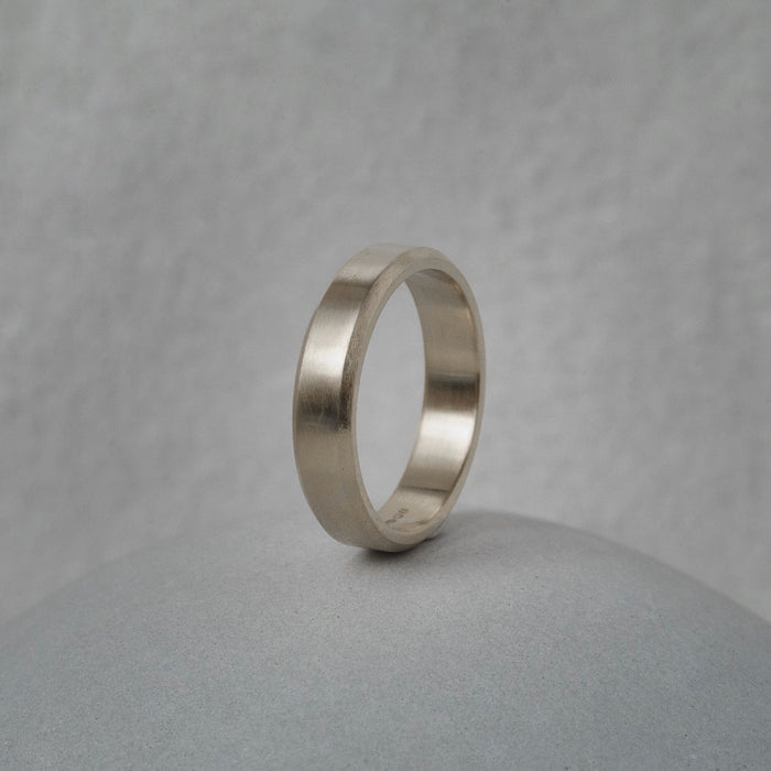 Oblique | Bevel Edge Ring Band