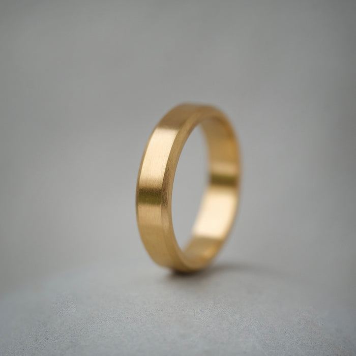 Oblique | Bevel Edge Ring Band