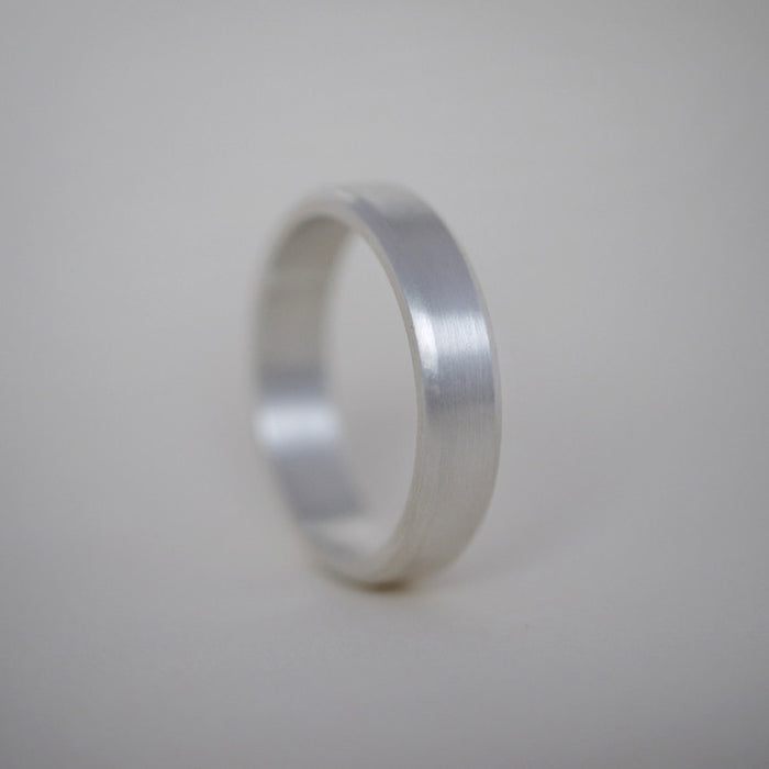 Oblique | Bevel Edge Ring Band