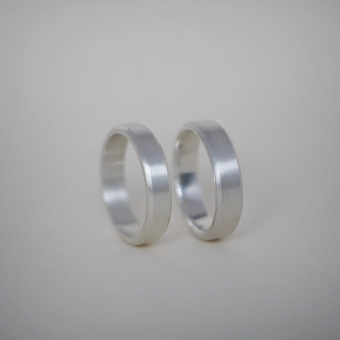 Oblique | Bevel Edge Ring Band